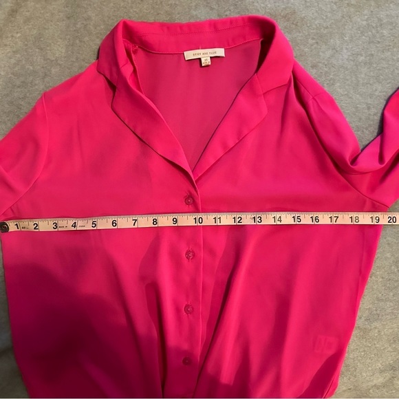 Skies are blue hot pink long sleeve button up front tie size XS - Picture 4 of 9